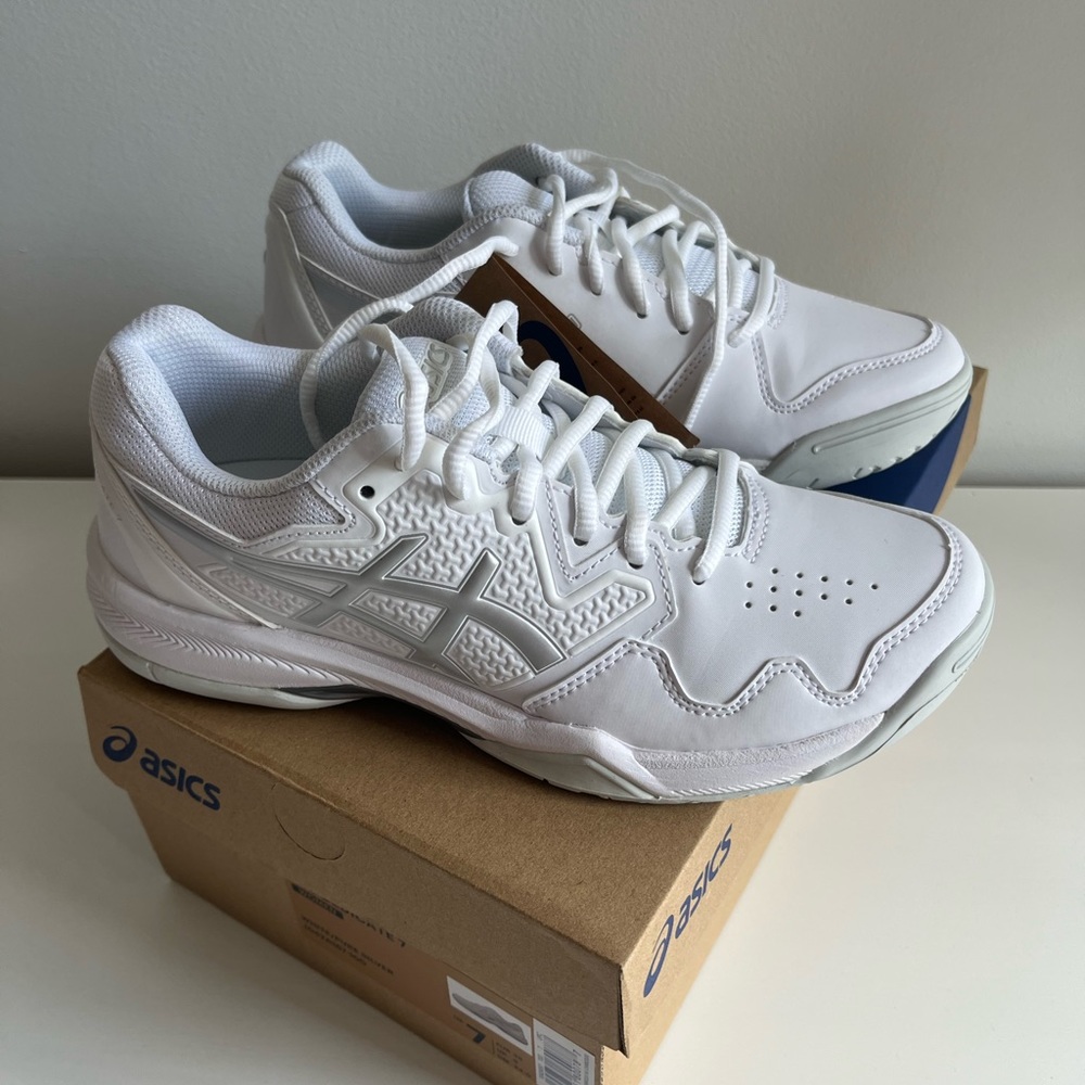 ASICS women’s tennis shoes size 7